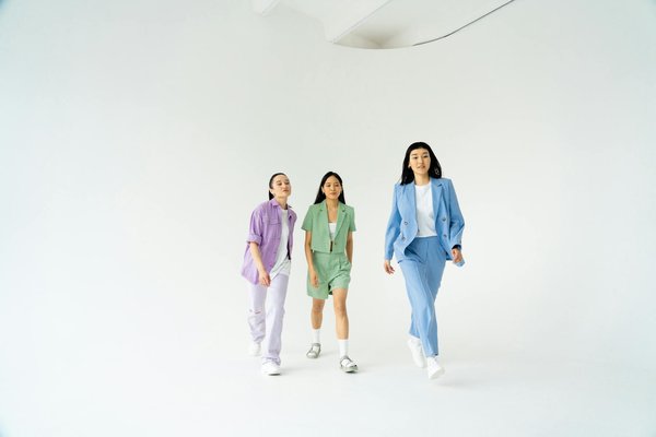 How is Vintage Style Influencing Current UK Women's Fashion Trends?